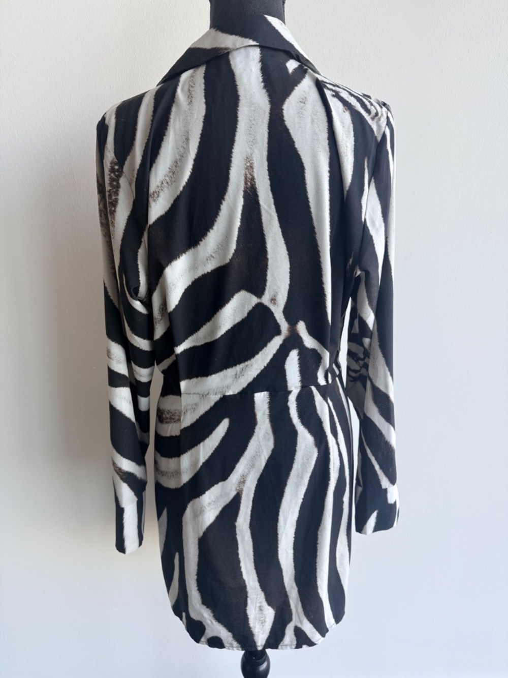 PRETTYLITTLETHING Zebra Pattern Button-up - Picture 7 of 8